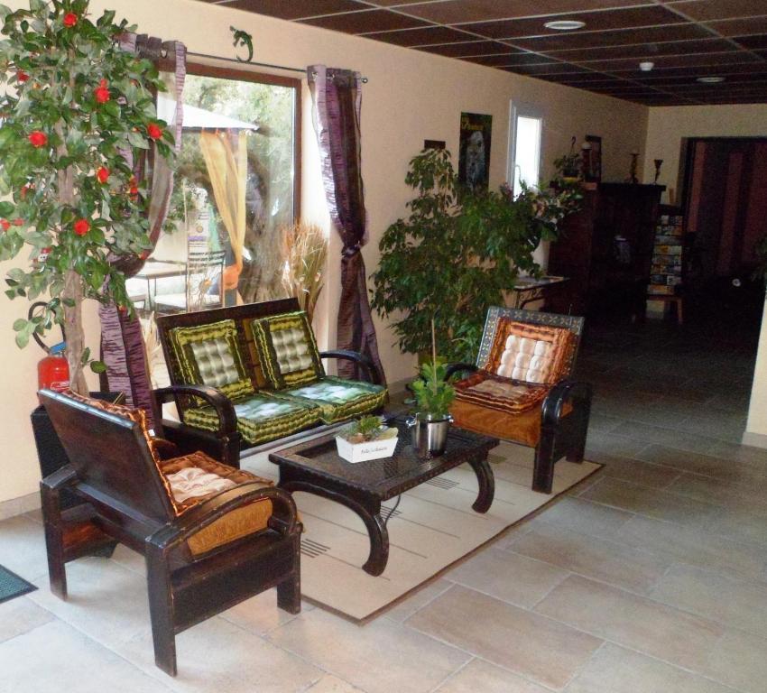 The Originals City, Hotel Le Village Provencal, Aix-En-Provence Nord Pertuis Esterno foto