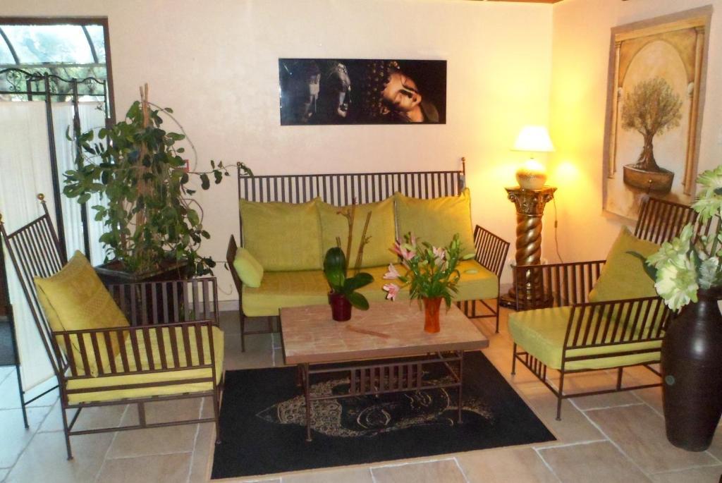 The Originals City, Hotel Le Village Provencal, Aix-En-Provence Nord Pertuis Esterno foto
